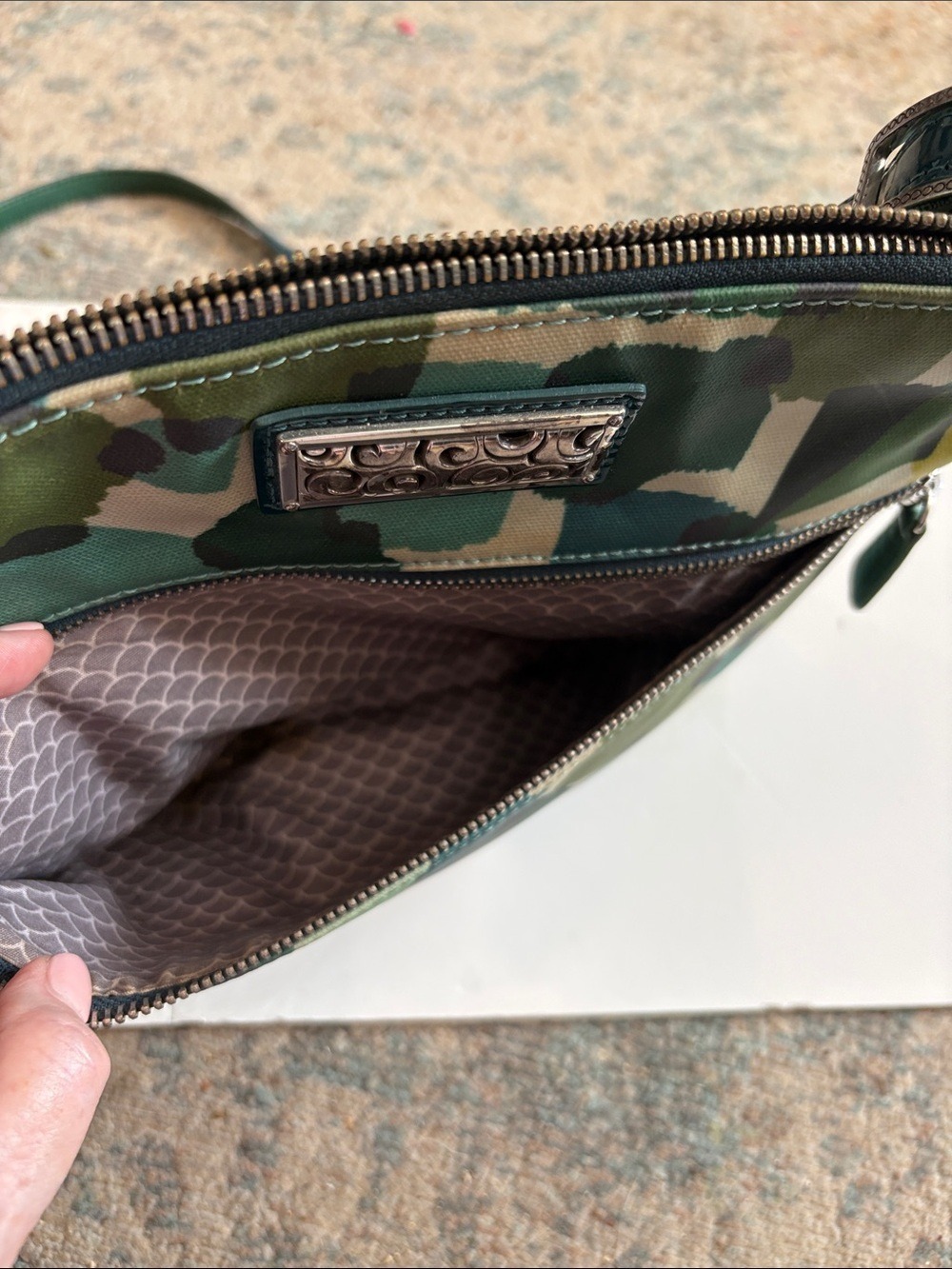 Brighton Green Abstract Print Crossbody Bag casual lightweight - Picture 7 of 12